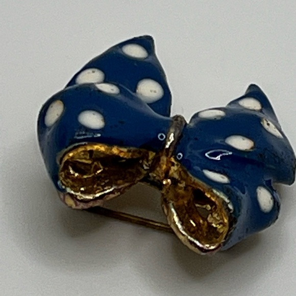 Vintage Small Blue Bow With White Polka Dot’s Pin. - Picture 4 of 5